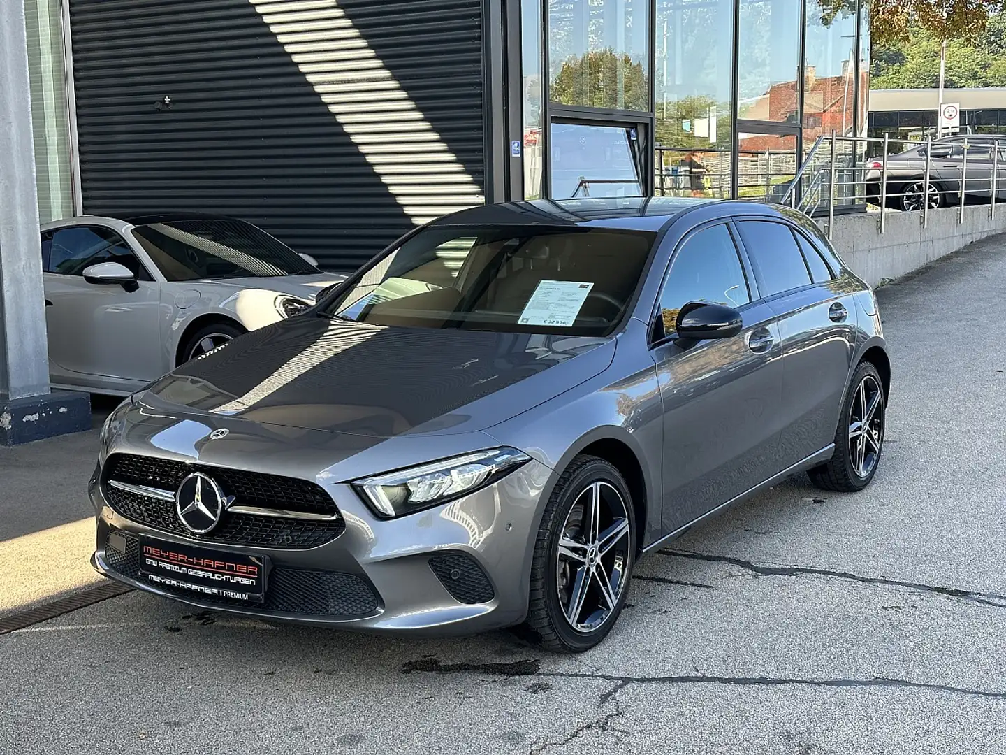 Mercedes-Benz A 250 e PHEV Aut. Grau - 1