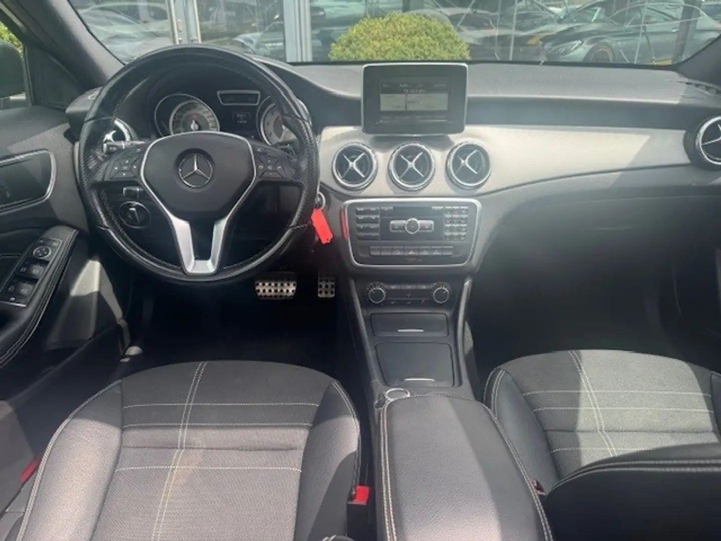 Mercedes-Benz GLA 200 Ambition l Panoramadak l Night pakket l Afneembare Grijs - 2