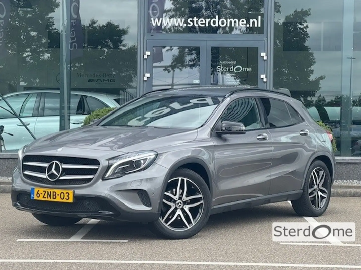 Mercedes-Benz GLA 200 Ambition l Panoramadak l Night pakket l Afneembare Grijs - 1