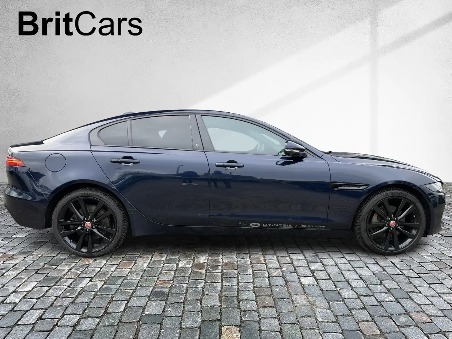 Jaguar XE D200 AWD HSE *Black-Pack Navigation* - 2