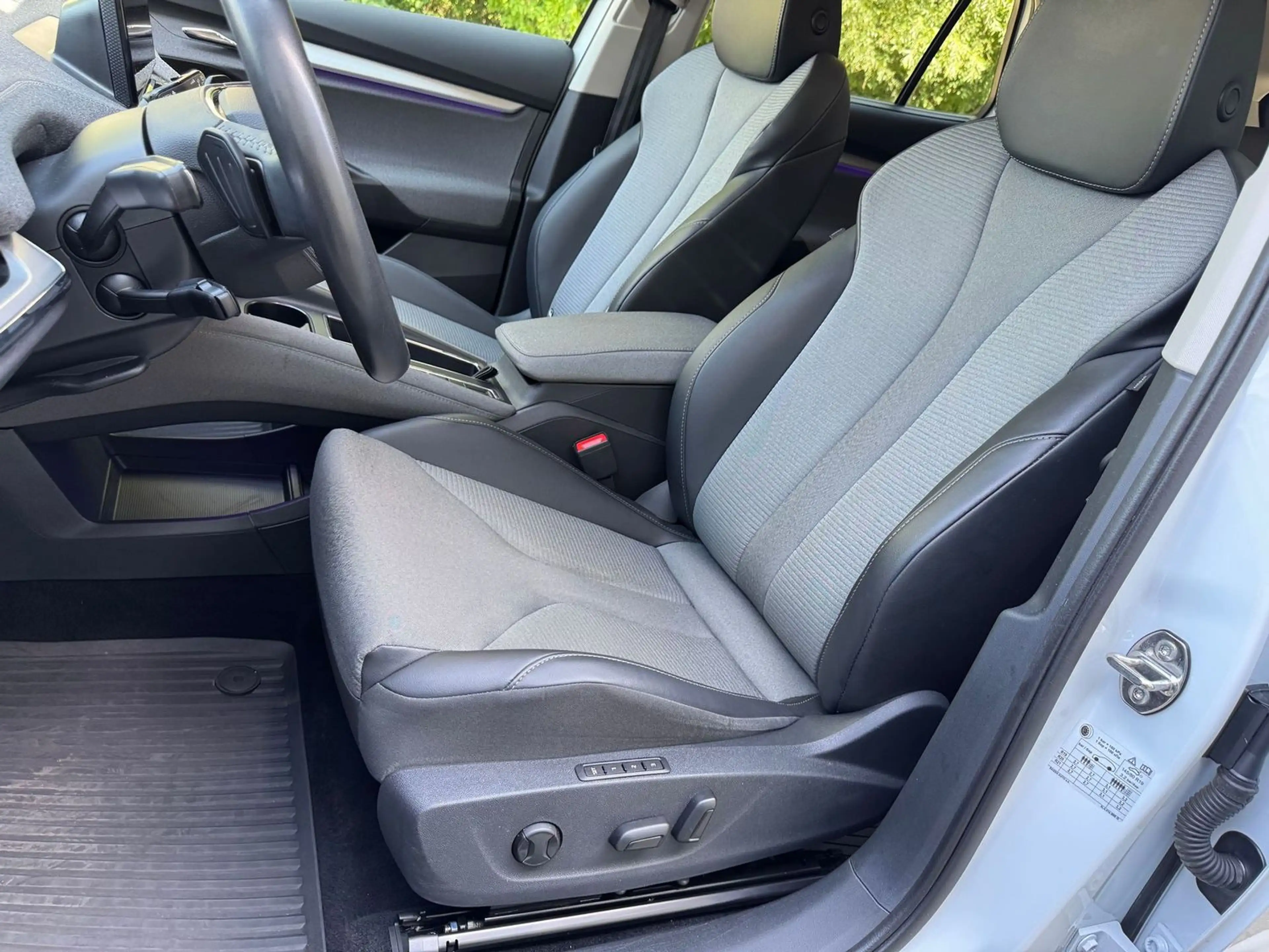 Skoda Enyaq 80 x Loft+AHK+CAM+LENKRADHZG+BLIS — photo 11