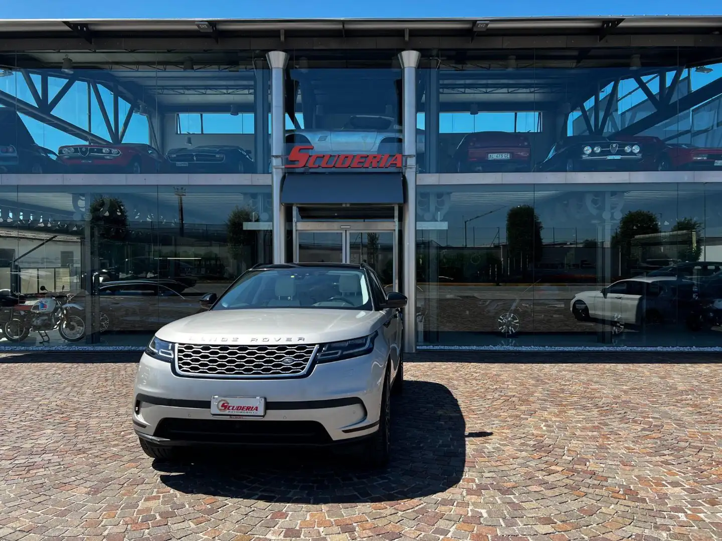 Land Rover Range Rover Velar 2.0D I4 240 CV SE Zilver - 1