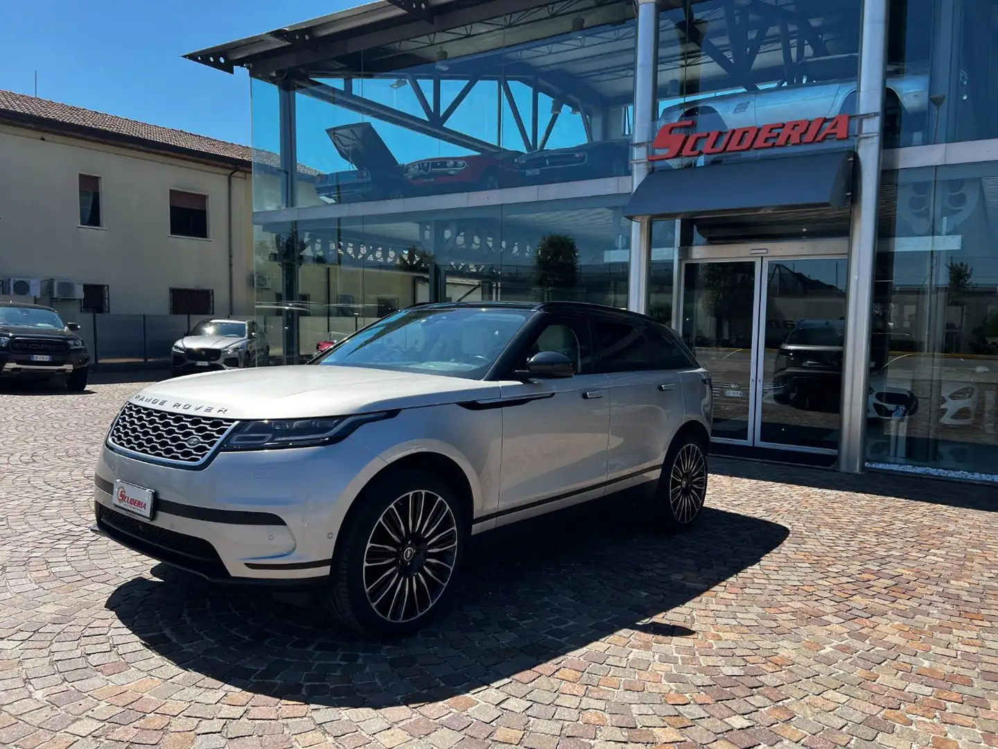 Land Rover Range Rover Velar 2.0D I4 240 CV SE Zilver - 2