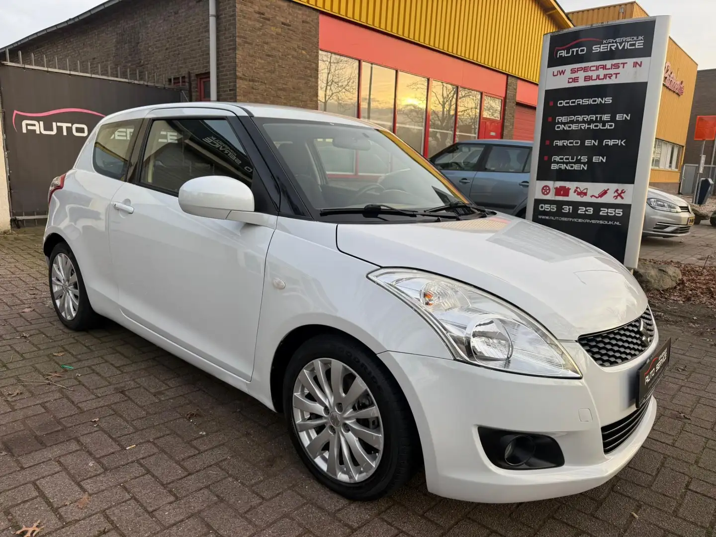 Suzuki Swift 1.2 Exclusive Keyless|Cruise C.|Lmv|Airco|Stoel ve White - 1