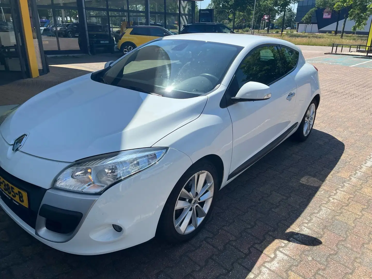 Renault Megane Coupé 2.0 Dynamique Keyless entry | Lichtmetalen v Wit - 2
