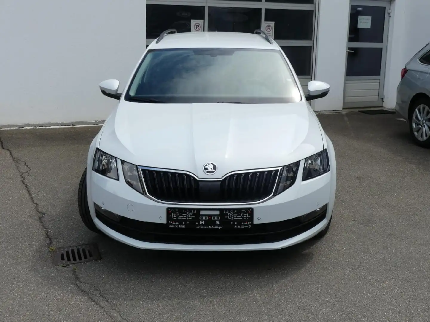 Skoda Octavia Skoda Octavia Combi 2,0l TDI Ambition App/AHK/PDC Weiß - 2