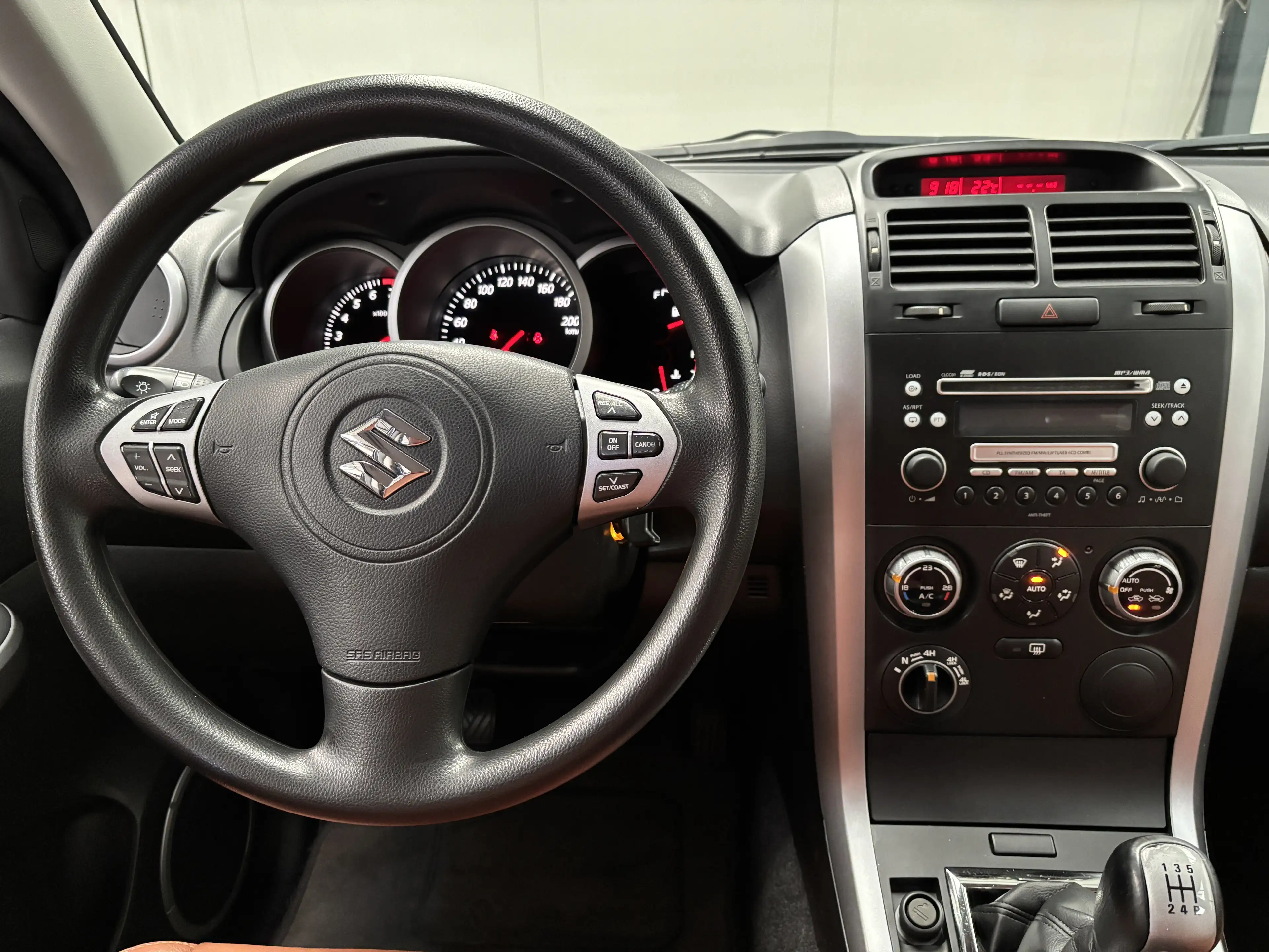 Suzuki Grand Vitara 2.0-16V Exclusive 4x4 | Trekhaak | Cruise control — photo 15