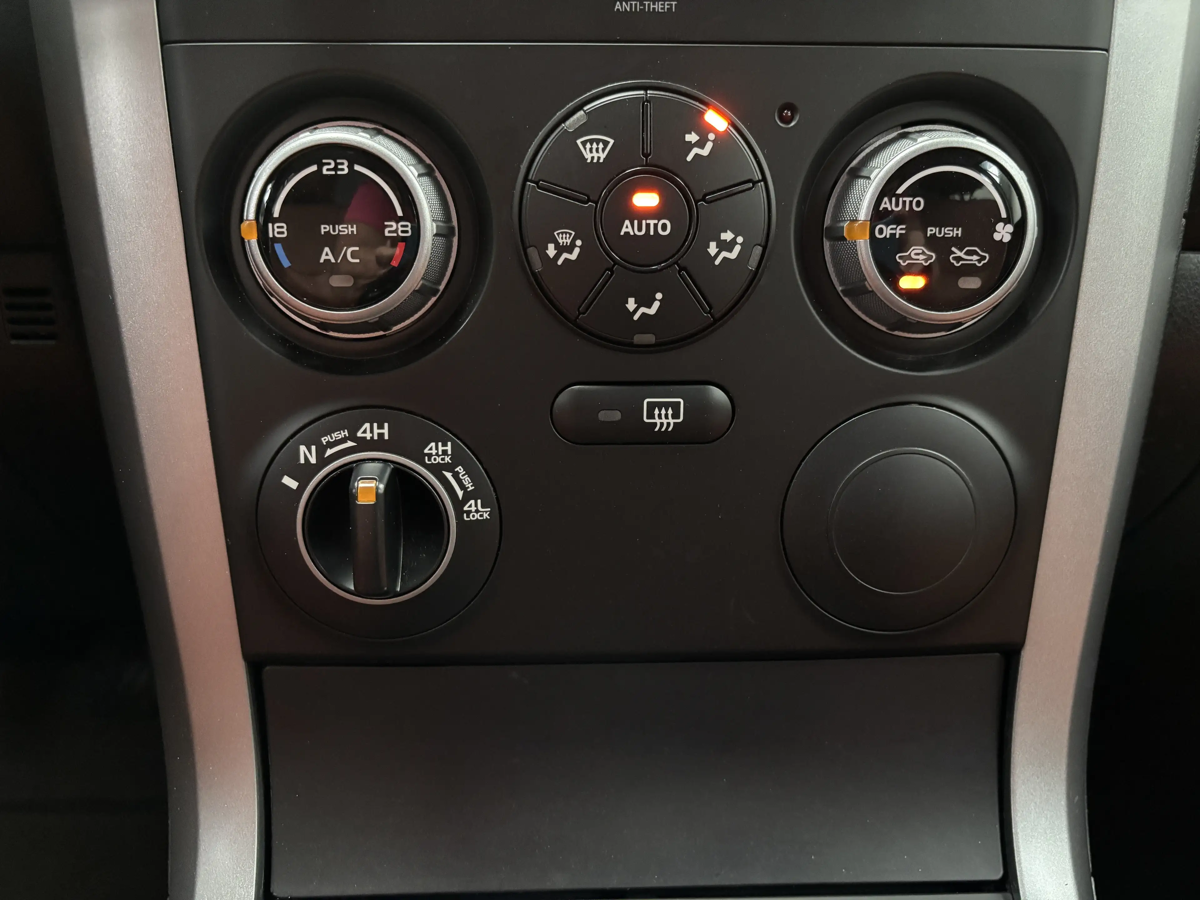 Suzuki Grand Vitara 2.0-16V Exclusive 4x4 | Trekhaak | Cruise control — photo 32