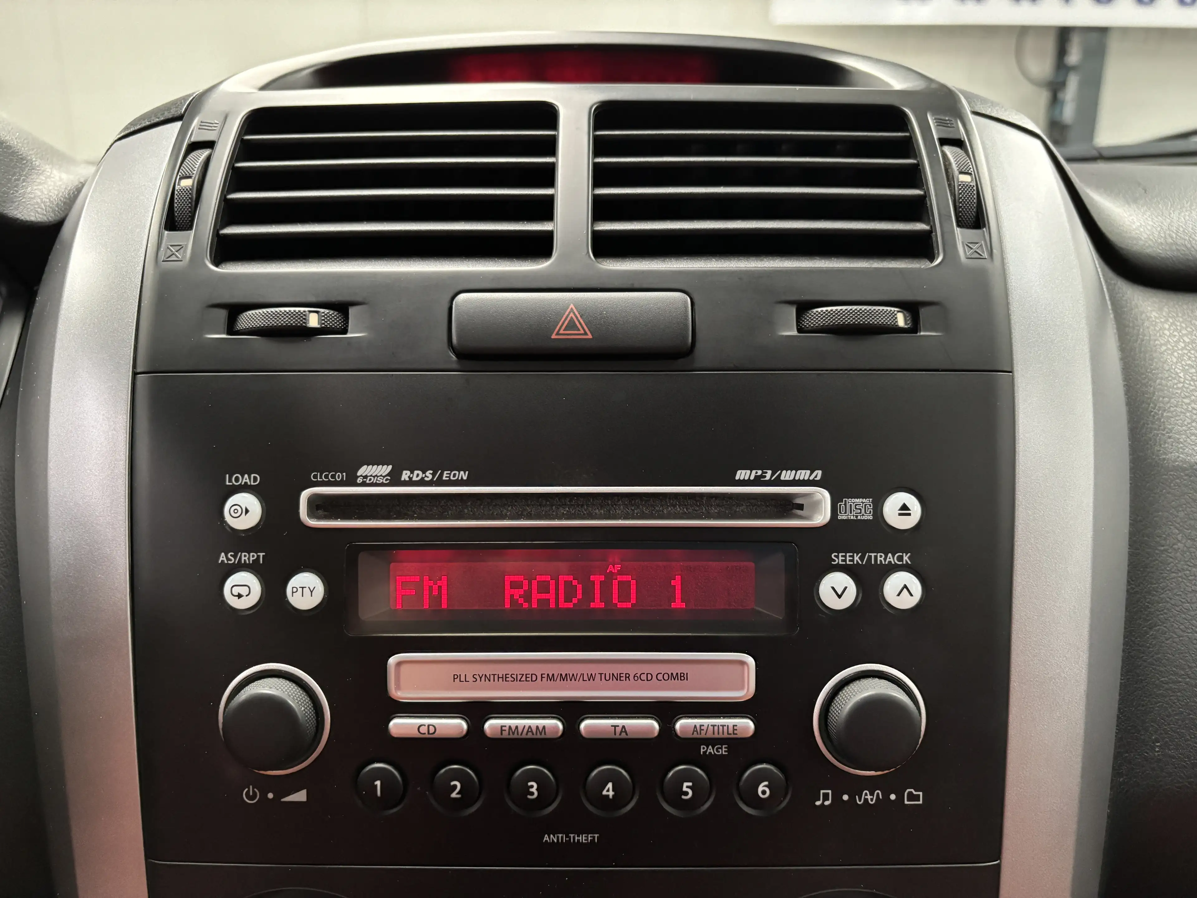 Suzuki Grand Vitara 2.0-16V Exclusive 4x4 | Trekhaak | Cruise control — photo 31