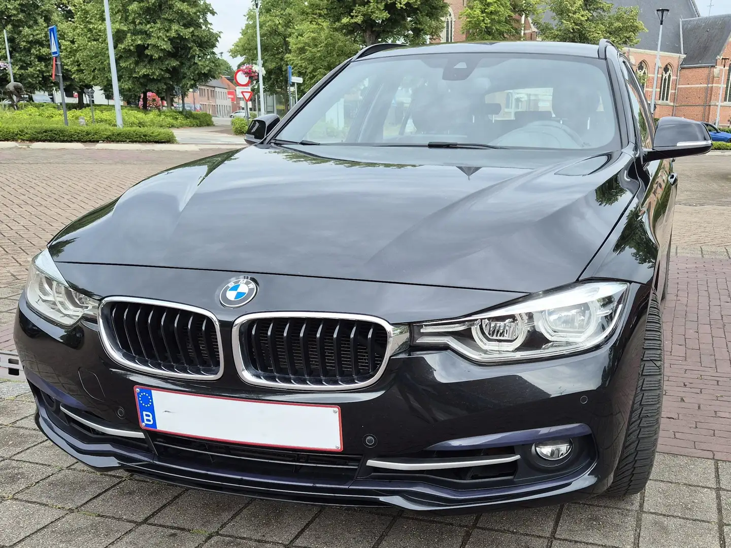 BMW 318 318i Touring Aut. Sport Line (gereserveerd) Zwart - 1