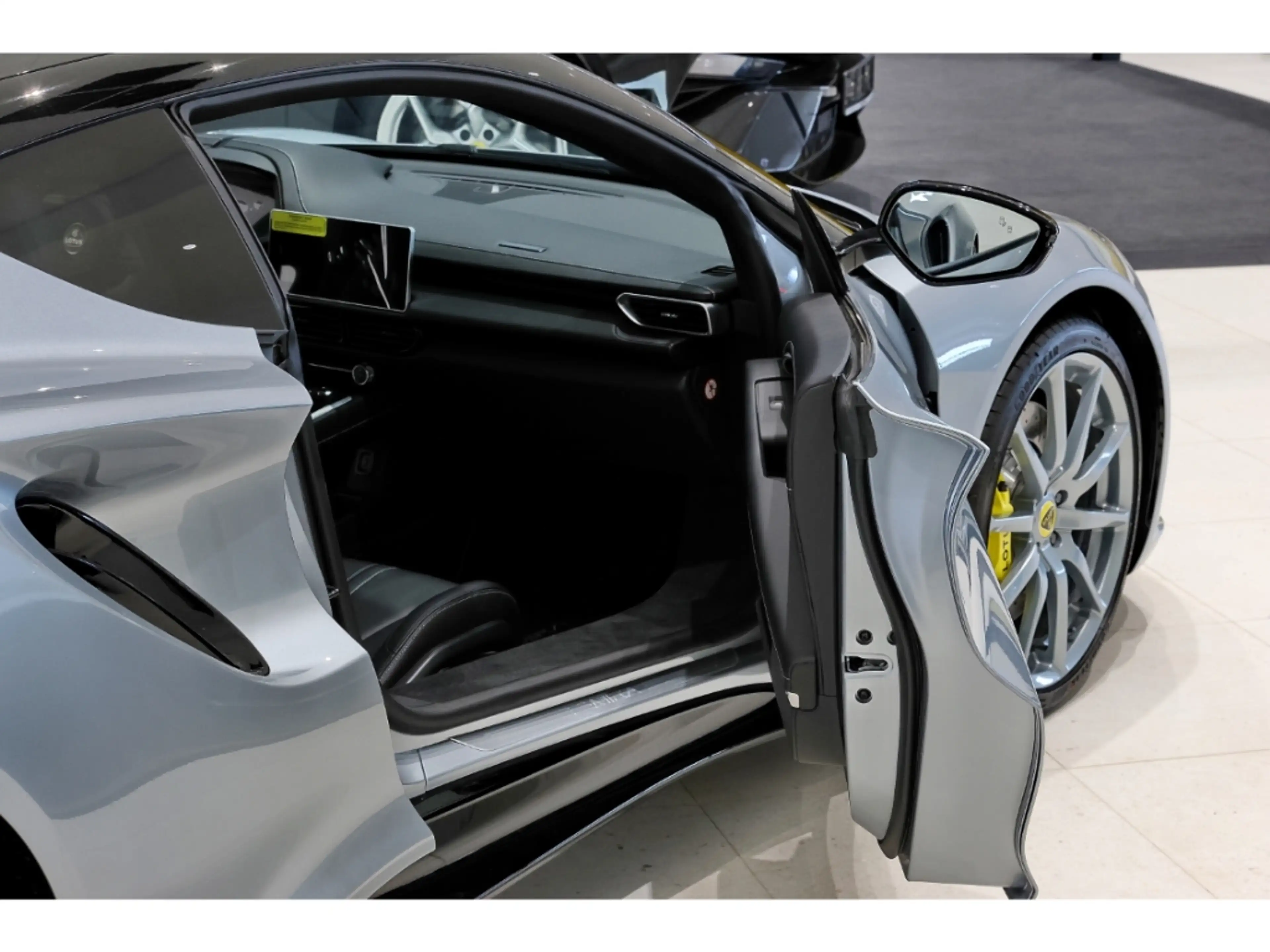 Lotus Emira Turbo SE Extended co-driver pack *LOTUS HANNOVER* — photo 6