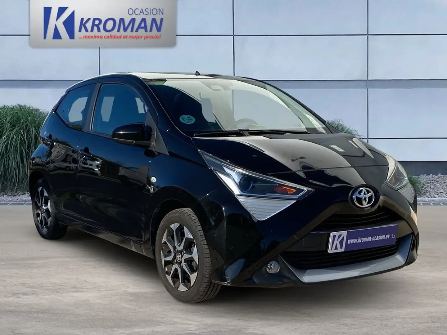 Toyota Aygo 1.0 70 xplay Negro - 1