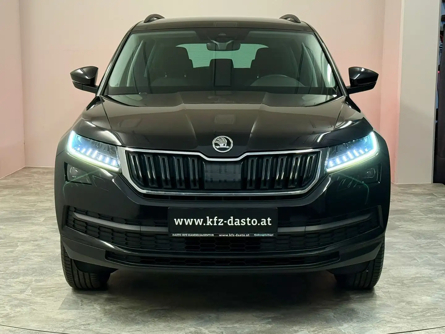 Skoda Kodiaq 4x4 II ERSTBESITZ II AHK II NEUER §57a 03/2026 Nero - 1