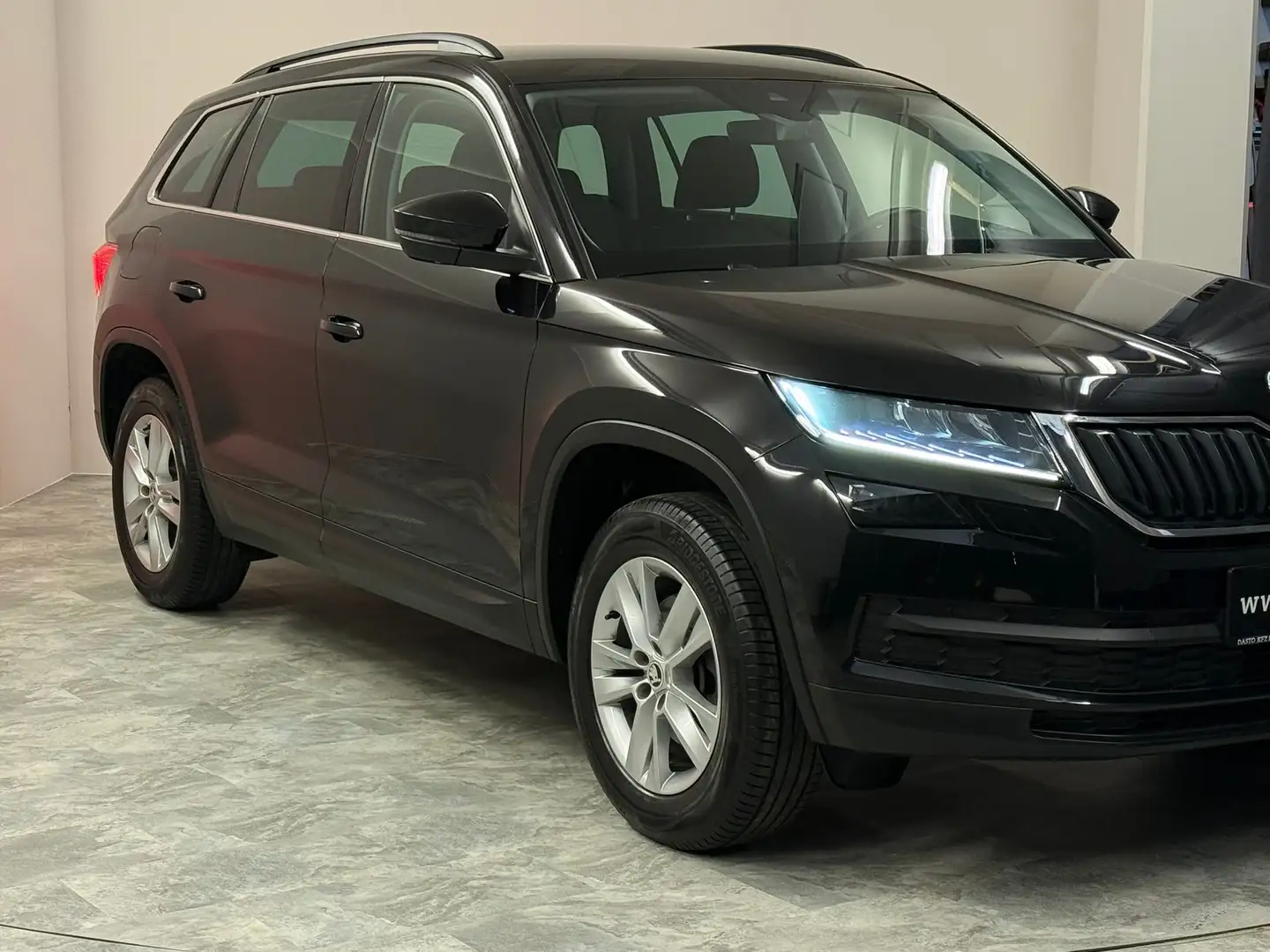 Skoda Kodiaq 4x4 II ERSTBESITZ II AHK II NEUER §57a 03/2026 Nero - 2
