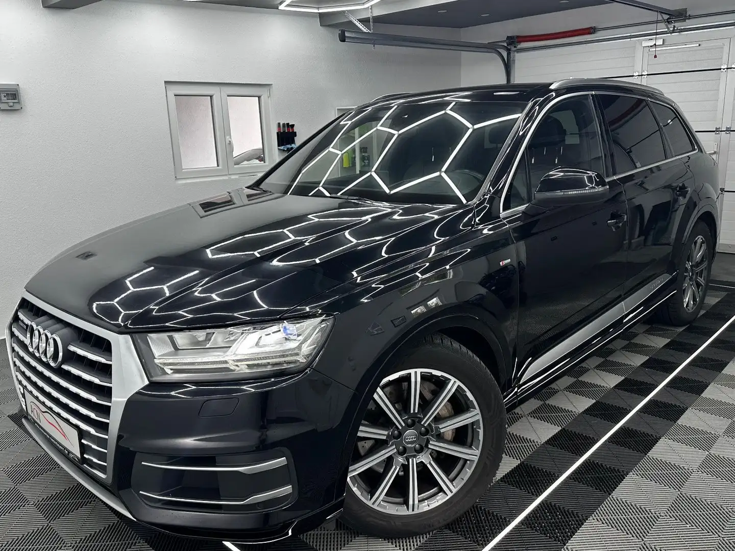 Audi Q7 3.0 TDI quattro S-LINE+/7-SITZER/BOSE/VIRTUAL Schwarz - 1