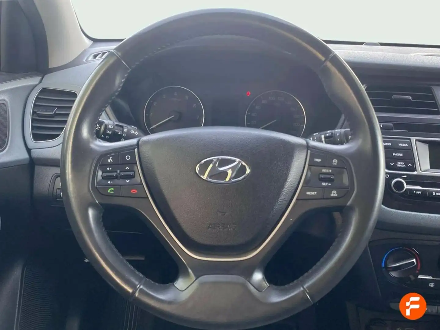 Hyundai i20 1.2 MPI Essence Blanco - 1