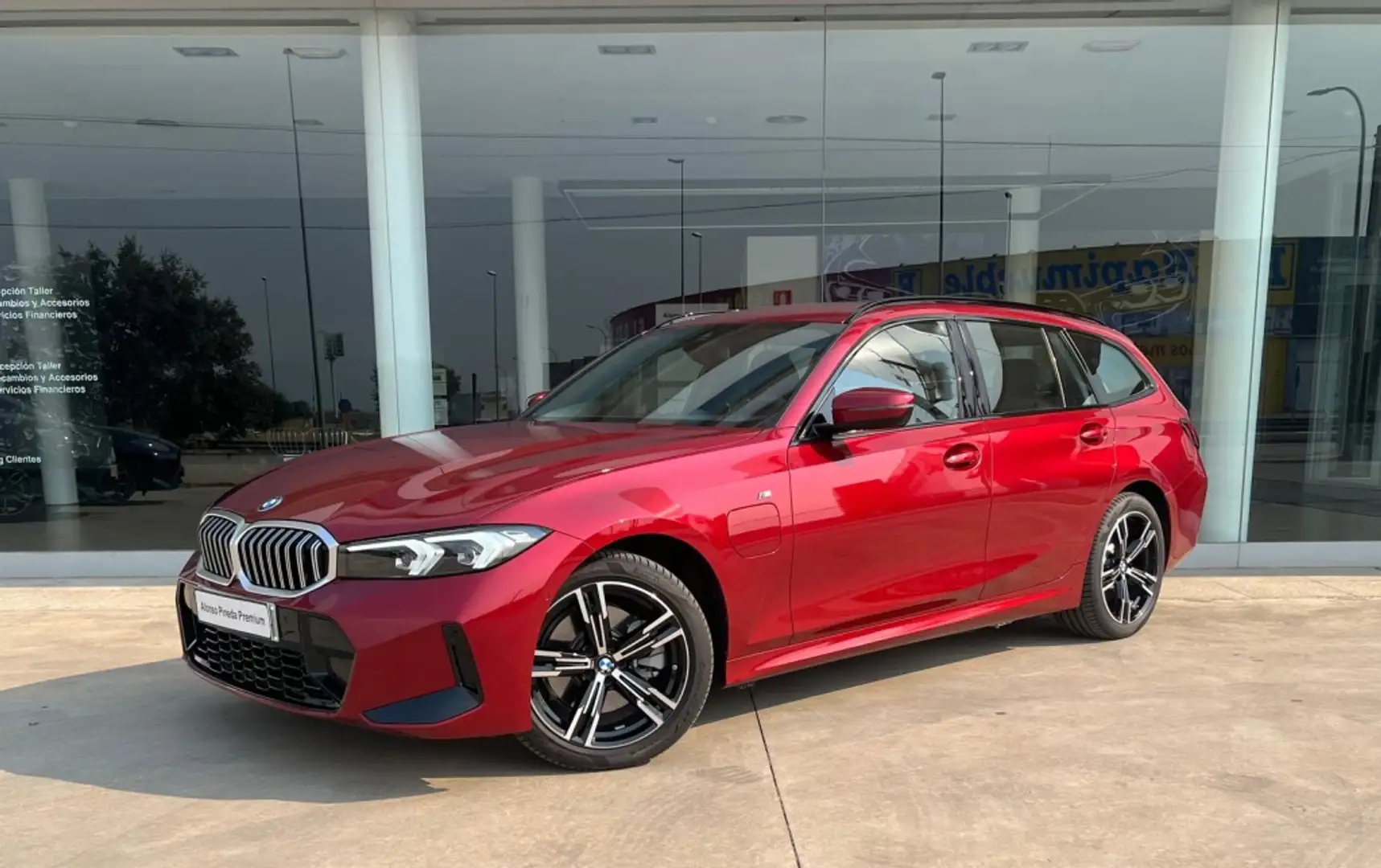BMW 330 330e xDrive Touring M Sport Rouge - 1