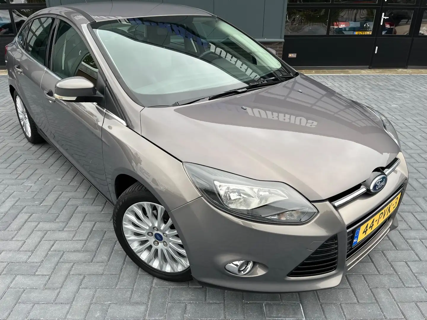 Ford Focus 1.6 TI-VCT First Edition NL.Auto/Navigatie/17Inch/ Brun - 2