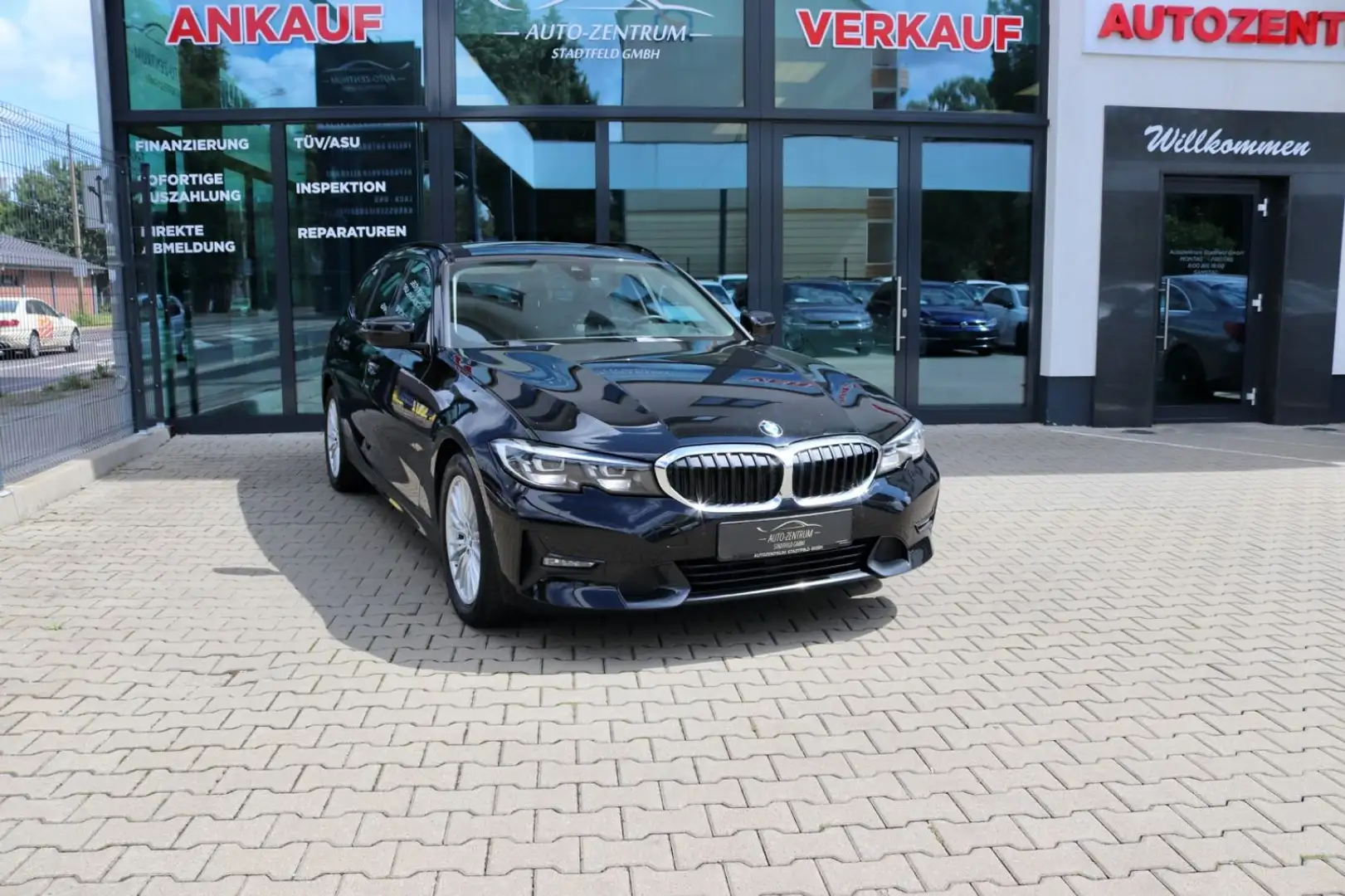 BMW 320 d xDrive Touring SportLine ShadowLine Head Up Zwart - 1