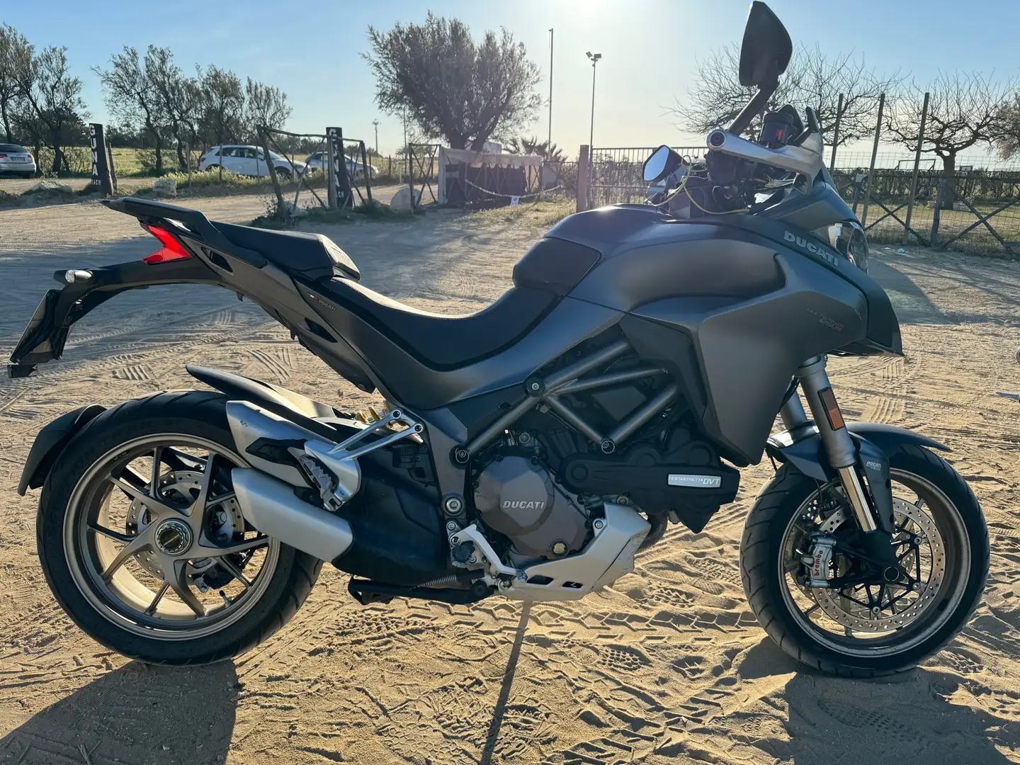 Ducati Multistrada 1260 S Vulcano Grey Šedá - 1