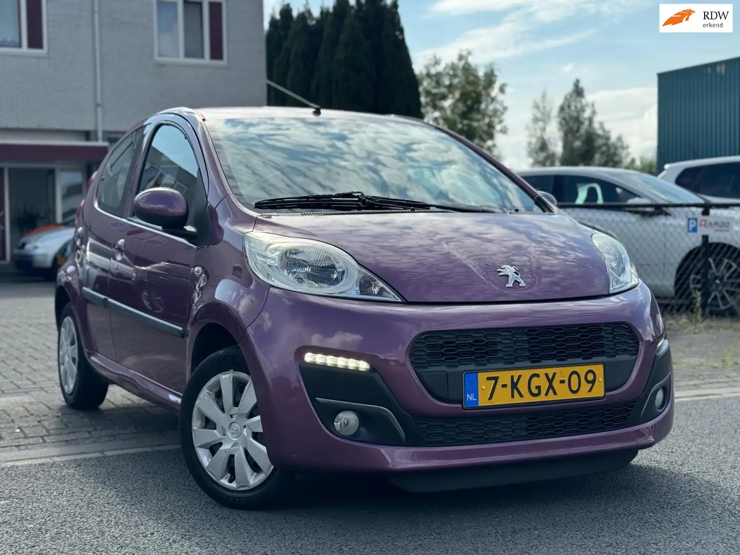 Peugeot 107 1.0 Active / 5drs /Airco/Eerste eigenaar Paars - 1