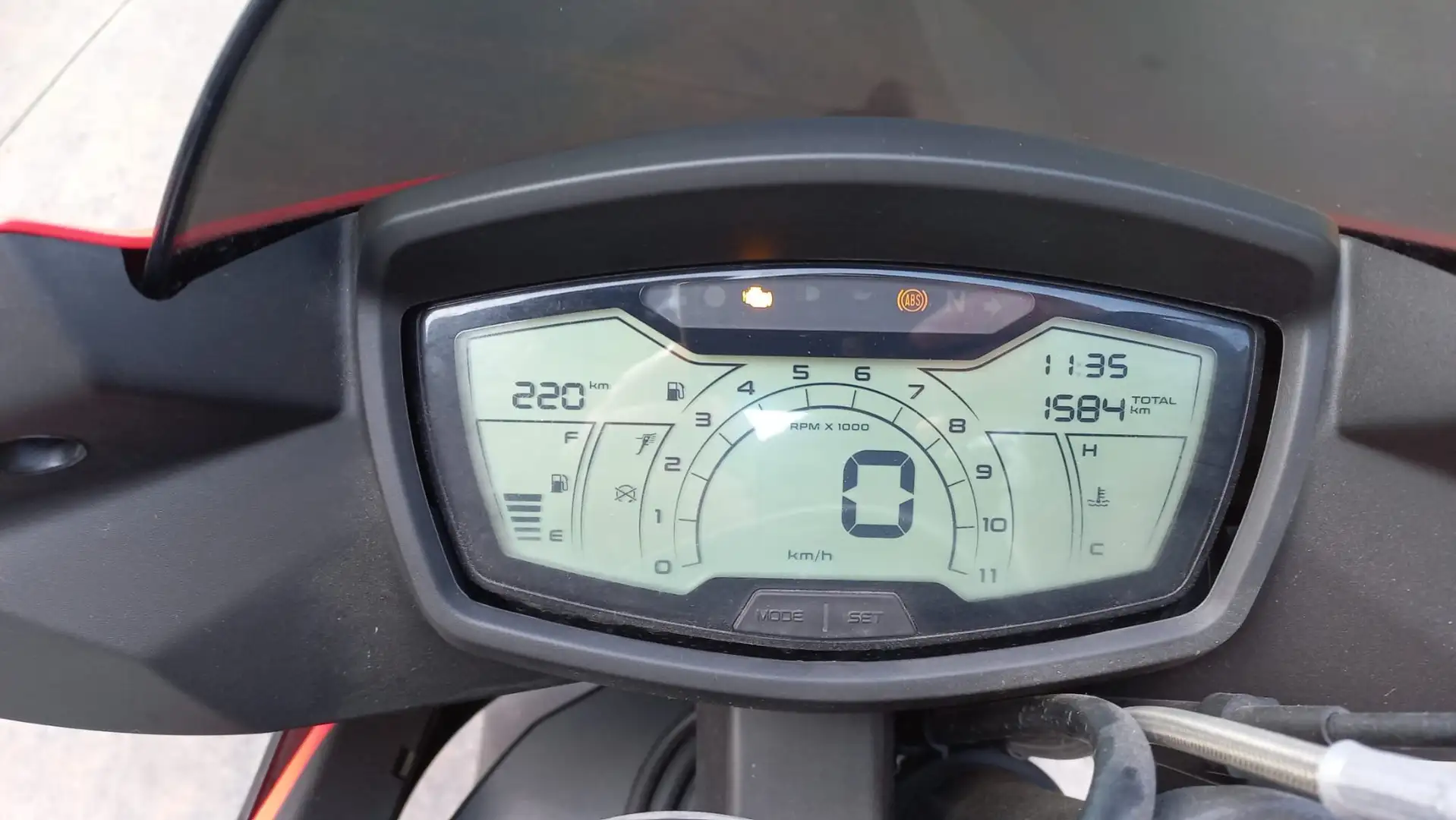 Aprilia Tuono 125 Roşu - 1