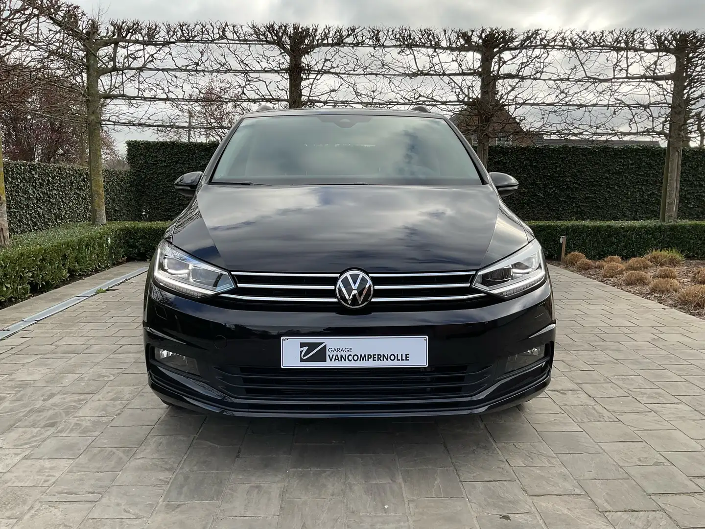 Volkswagen Touran 1.5 TSI  DSG Comfortline ,NAVI ,CAMERA ,7-ZIT, LED Zwart - 2