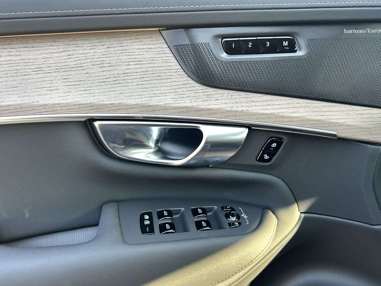 2026 Volvo XC90 Plus 7-Seater (Bright Theme) Rear Camera Washer | thumb 21