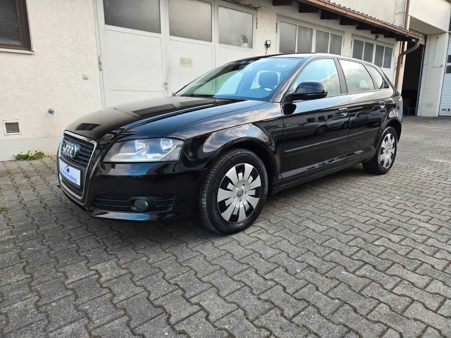 Audi A3 Sportback 1.6 TDI Attraction Noir - 1