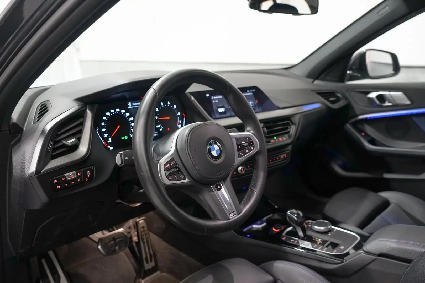 BMW 118 1-serie 118i M-Sport | Stuurverwarming | Stoelverw Grau - 2