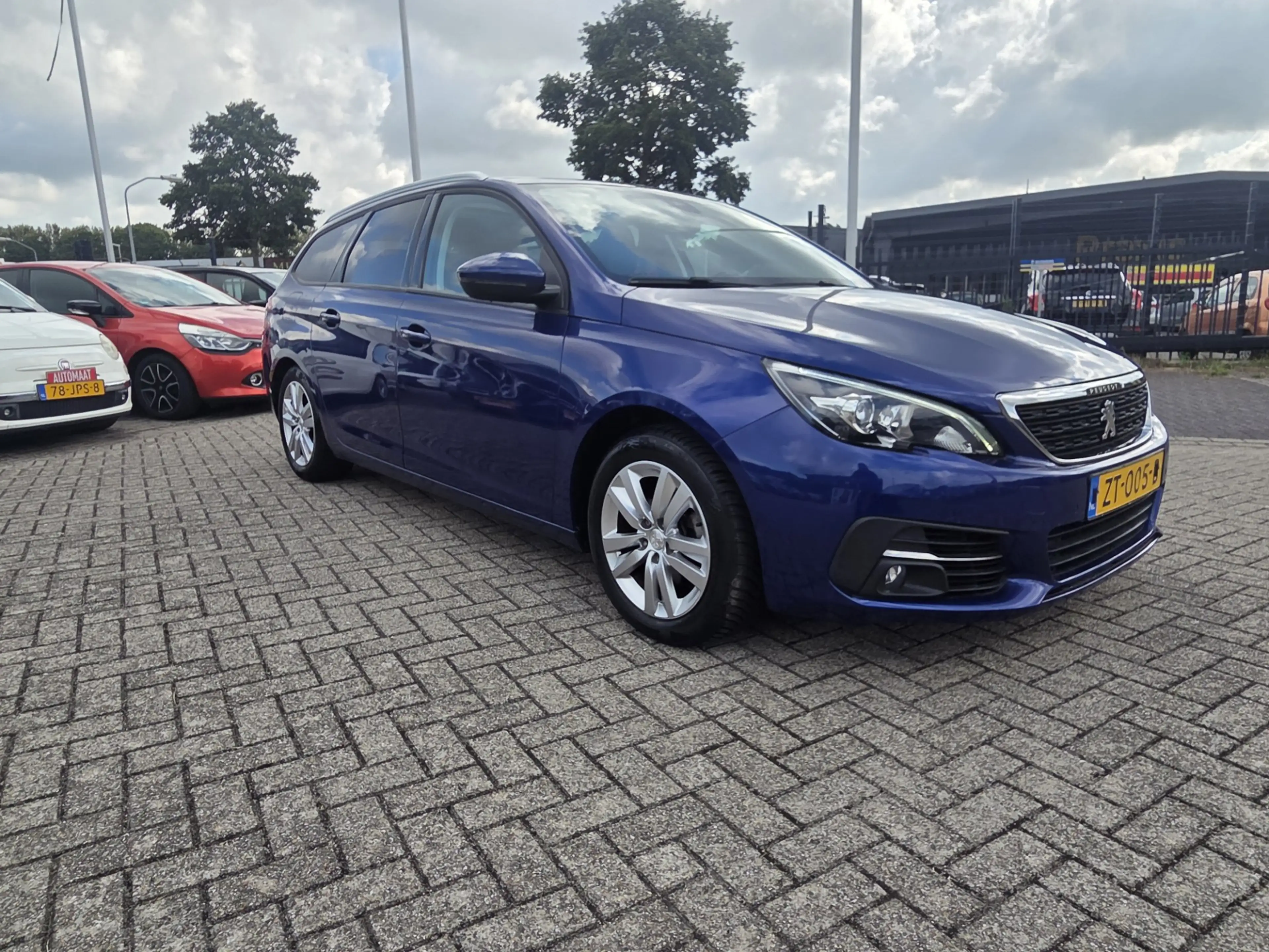 Peugeot 308 SW 1.2 PureTech Blue Lease Executive/PANO/NAVI/CAM — photo 5