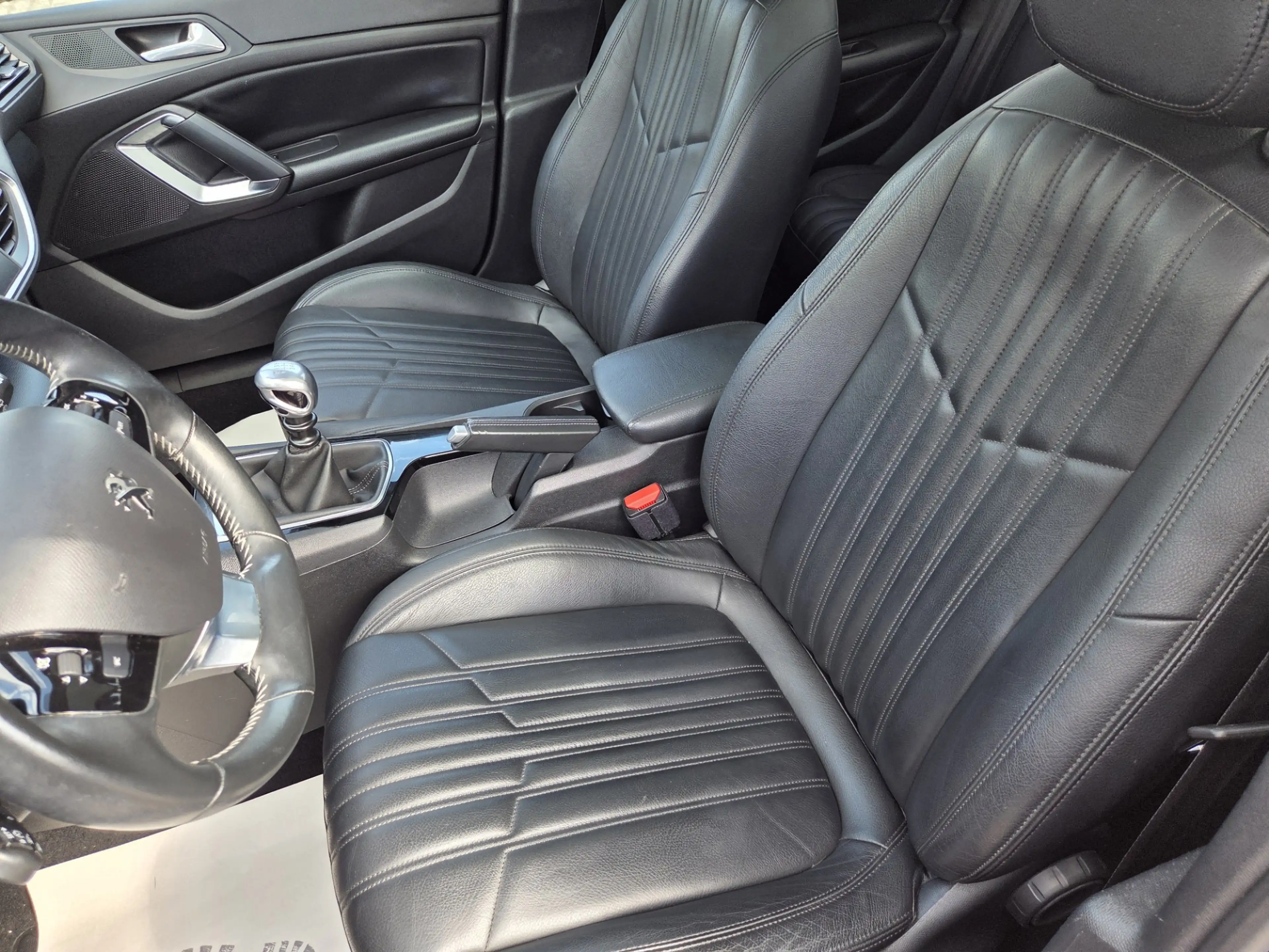 Peugeot 308 SW 1.2 PureTech Blue Lease Executive/PANO/NAVI/CAM — photo 12
