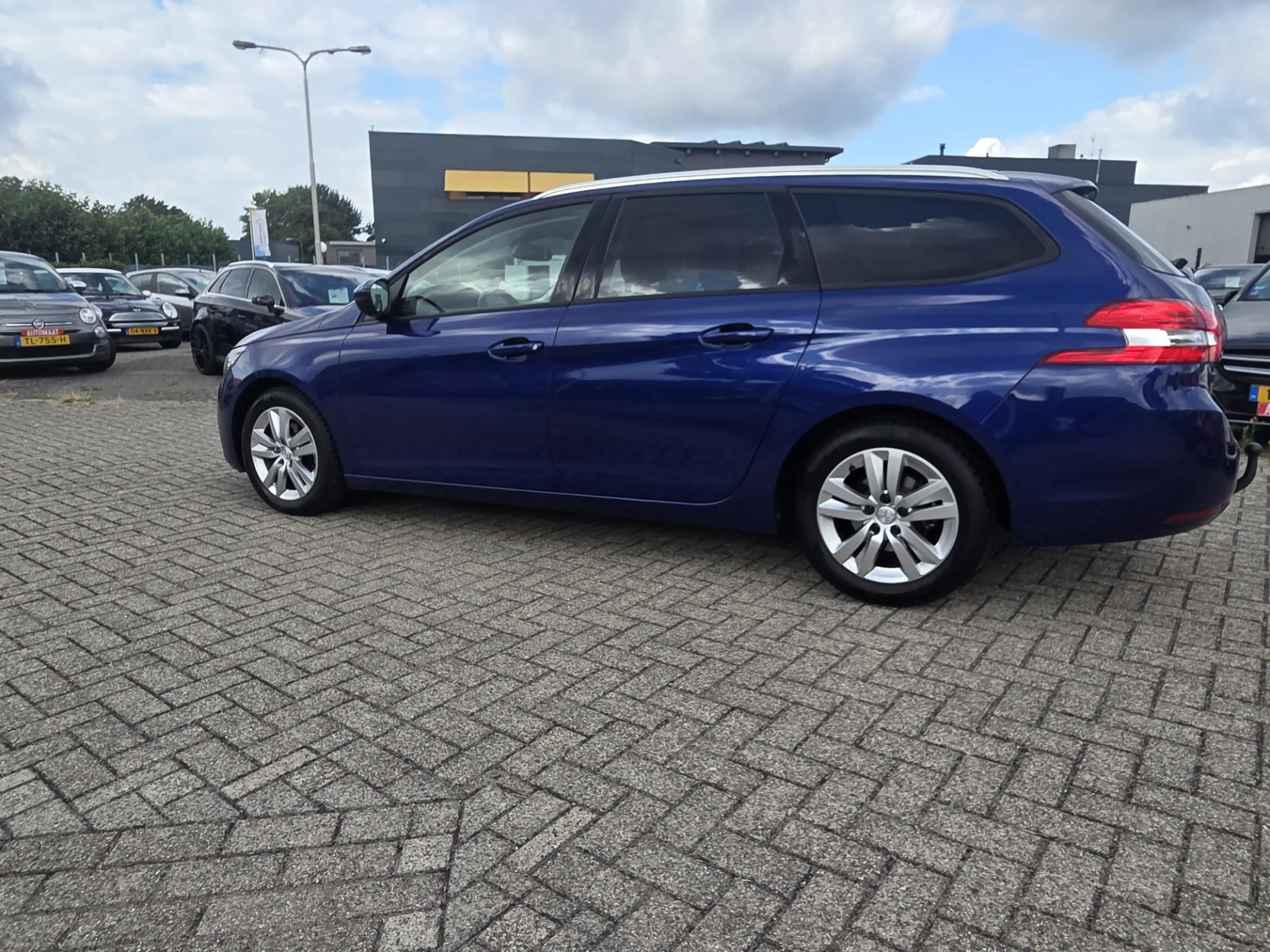 Peugeot 308 SW 1.2 PureTech Blue Lease Executive/PANO/NAVI/CAM — photo 7