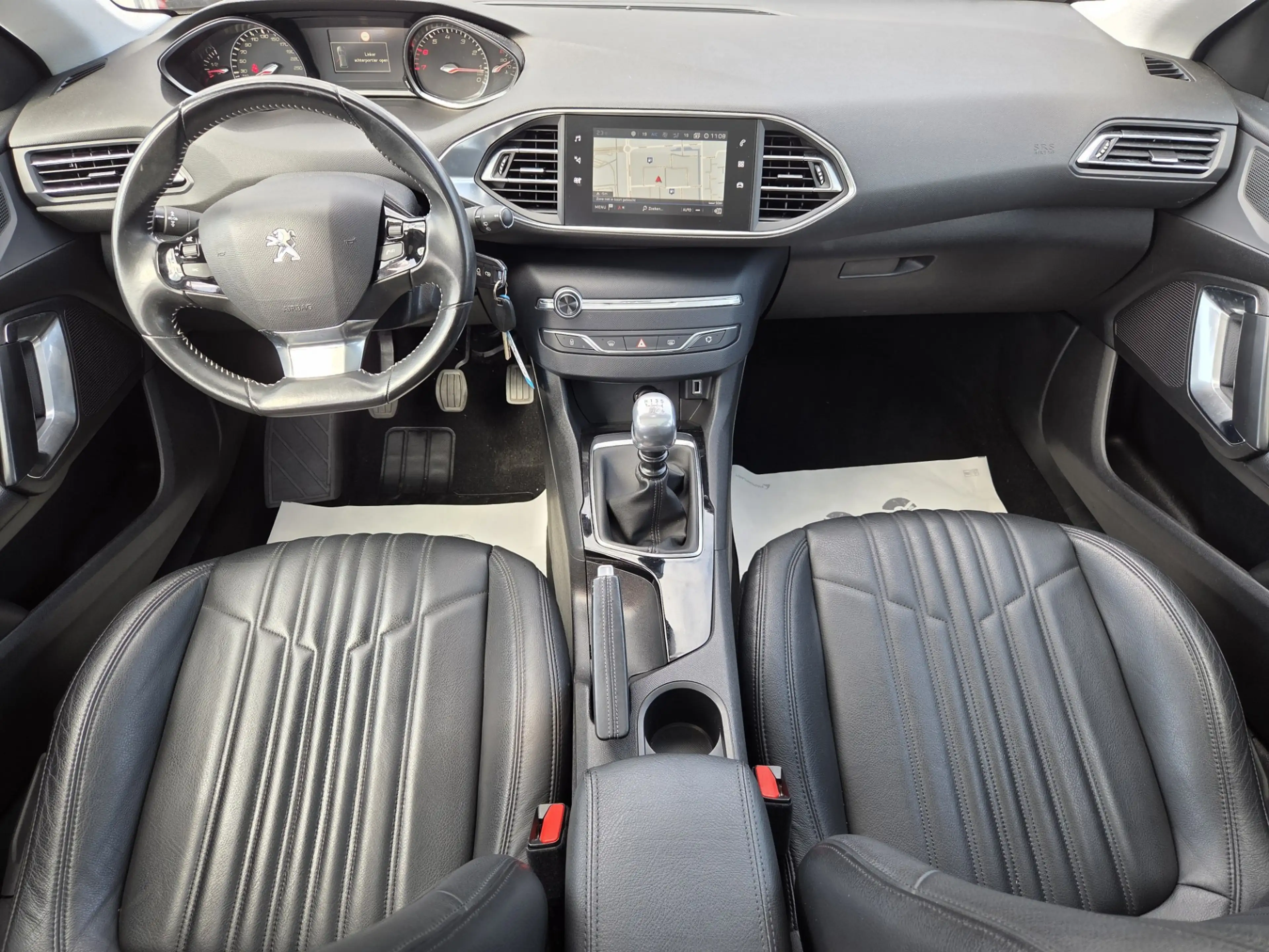 Peugeot 308 SW 1.2 PureTech Blue Lease Executive/PANO/NAVI/CAM — photo 3