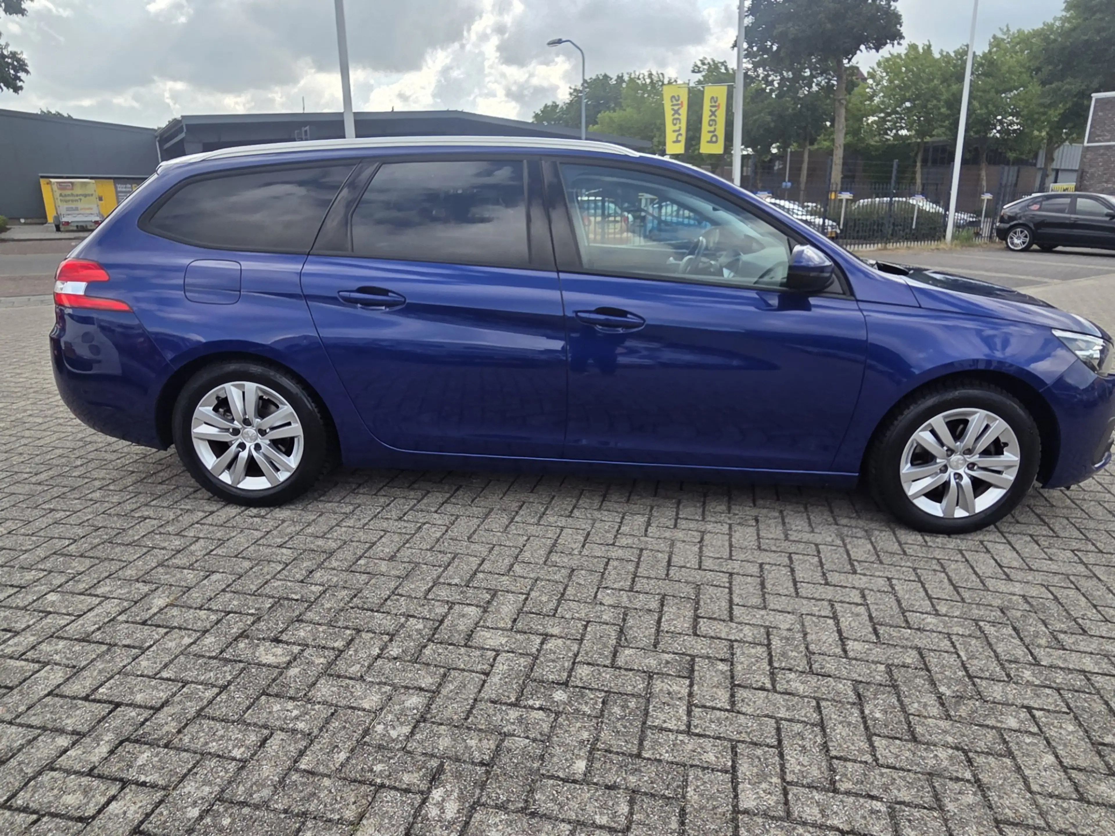 Peugeot 308 SW 1.2 PureTech Blue Lease Executive/PANO/NAVI/CAM — photo 6