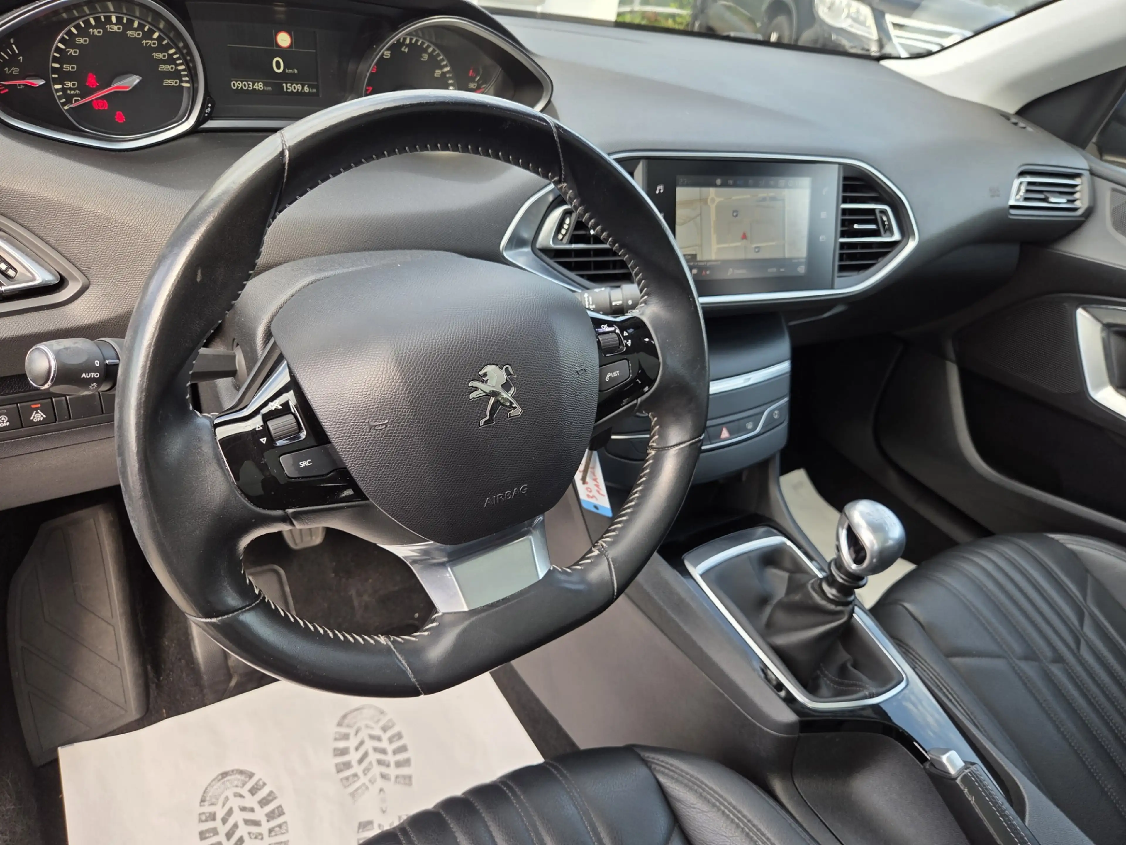 Peugeot 308 SW 1.2 PureTech Blue Lease Executive/PANO/NAVI/CAM — photo 13