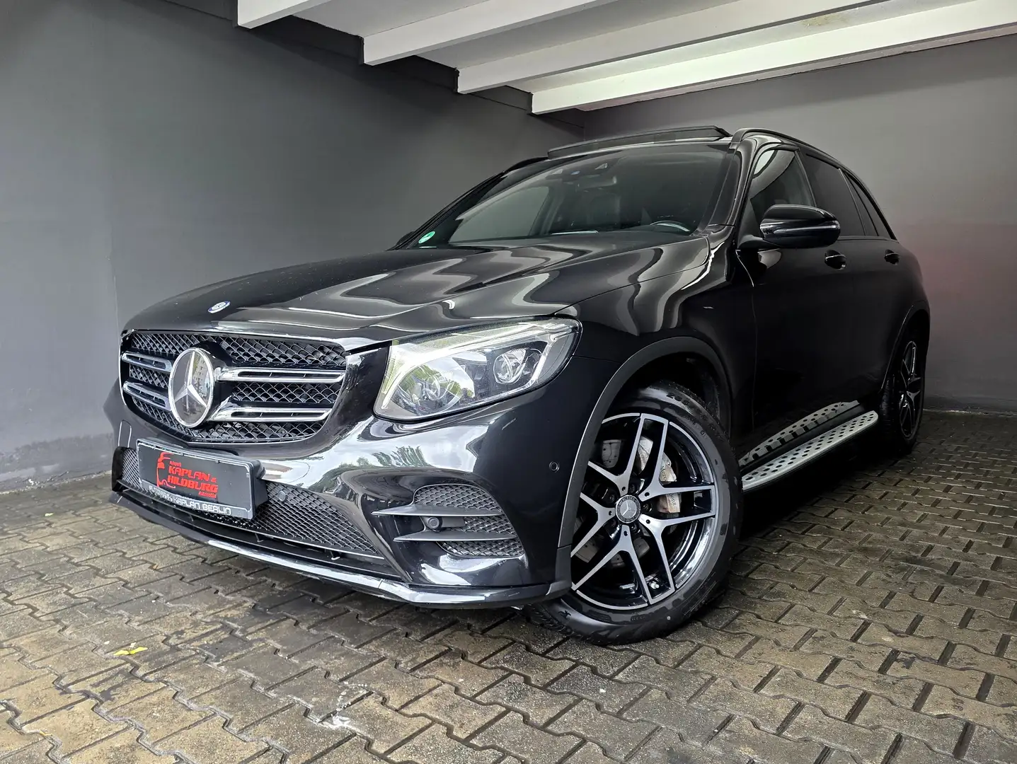 Mercedes-Benz GLC 250 4Matic, AMG LINE, PANO, STANDHZG, DISTRONIC, R-KAM Noir - 1