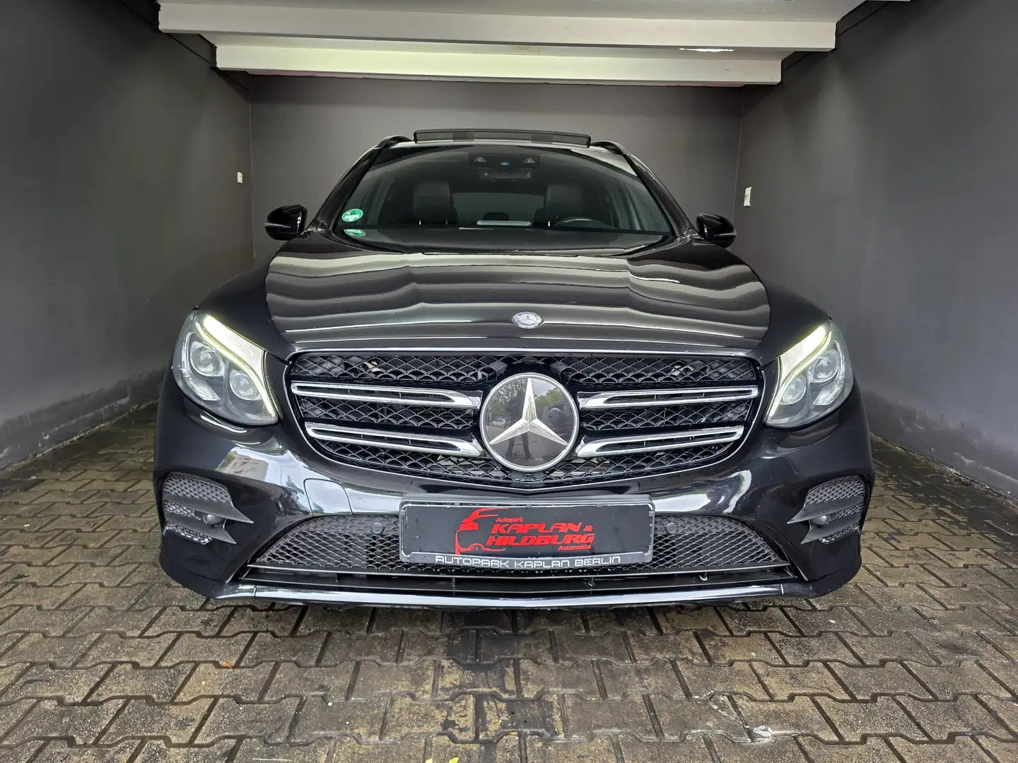 Mercedes-Benz GLC 250 4Matic, AMG LINE, PANO, STANDHZG, DISTRONIC, R-KAM Noir - 2