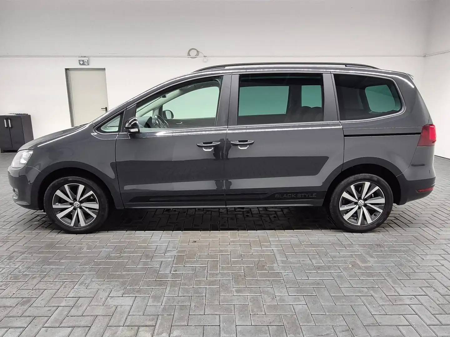 Volkswagen Sharan Black Style Pano/Leder/ACC/Kam/Navi/SHZ Grau - 2