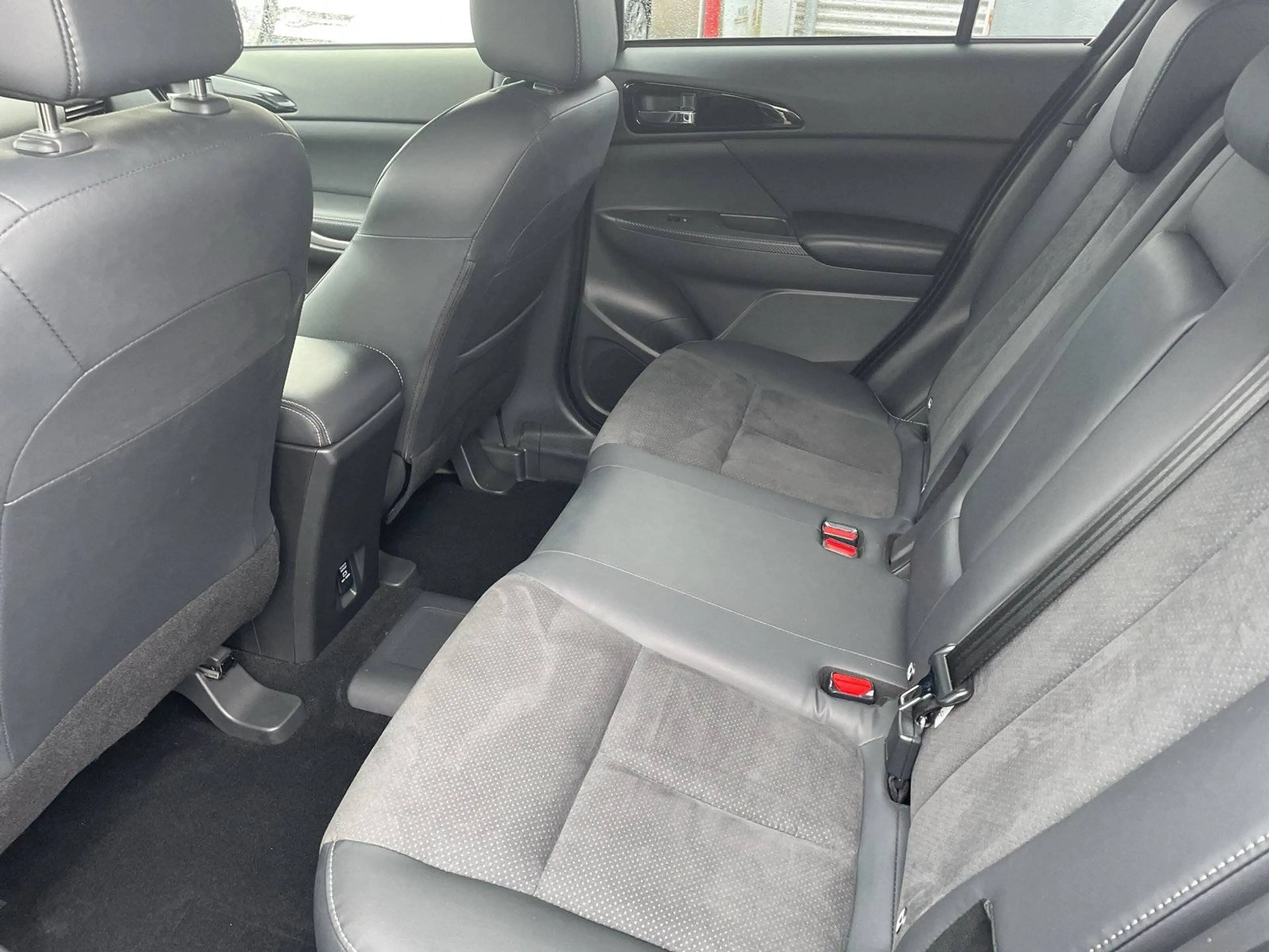 Mitsubishi Eclipse Cross 2,4 PHEV, Select,4WD,Klima,LED,SHZ — photo 9
