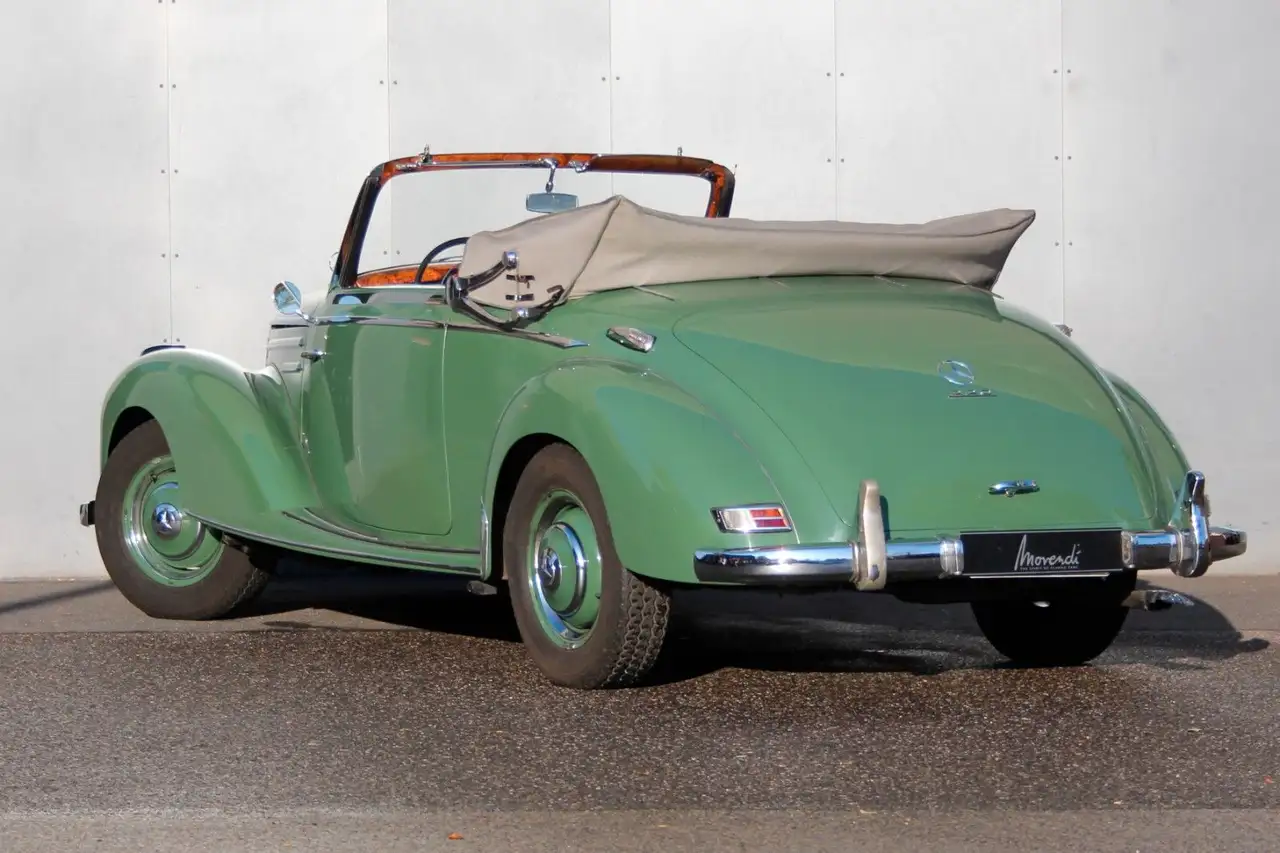 Mercedes-Benz 220 A W 187, gewölbte Frontscheibe+Amaturenbrett, foto 2