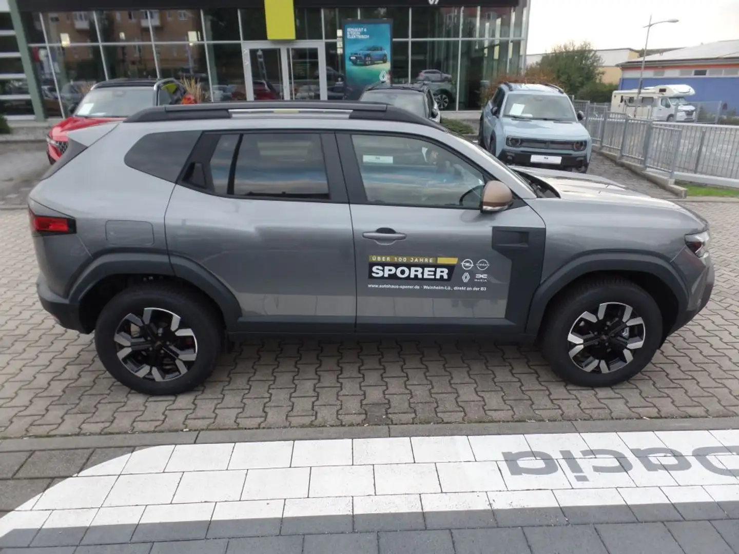 Dacia Duster TCe 130 4x4 Extreme (DJF) Grau - 2