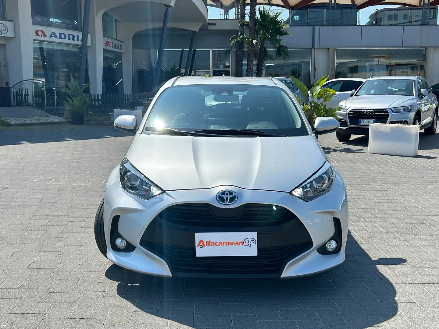 Toyota Yaris Yaris 1.5h Active Argento - 2