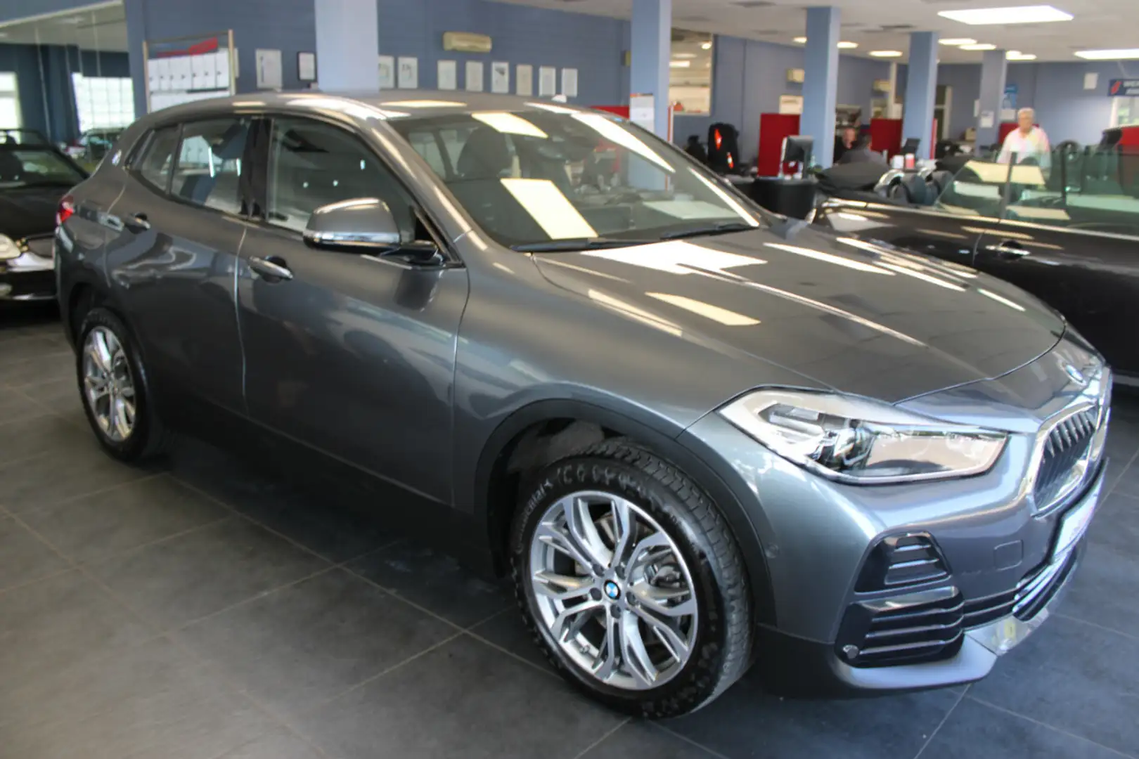 BMW X2 sDrive20i Aut. Advantage Plus Gris - 1