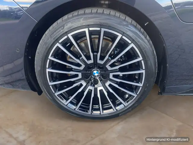 BMW 7 Series view 9