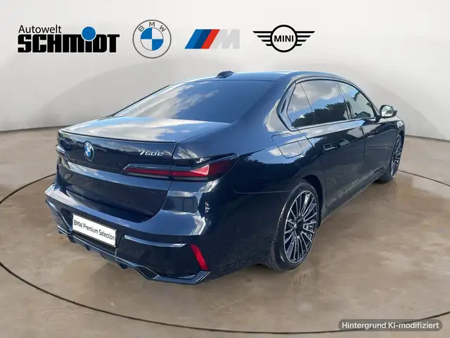 BMW 7 Series view 6