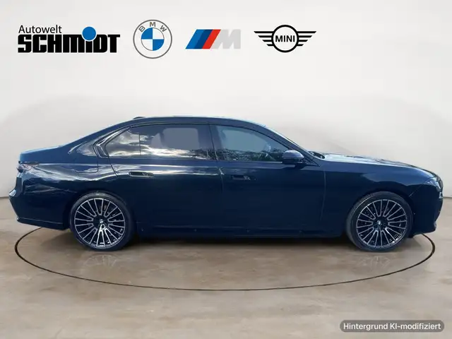 BMW 7 Series view 7