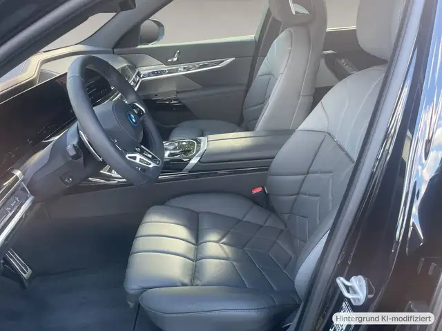BMW 7 Series view 13