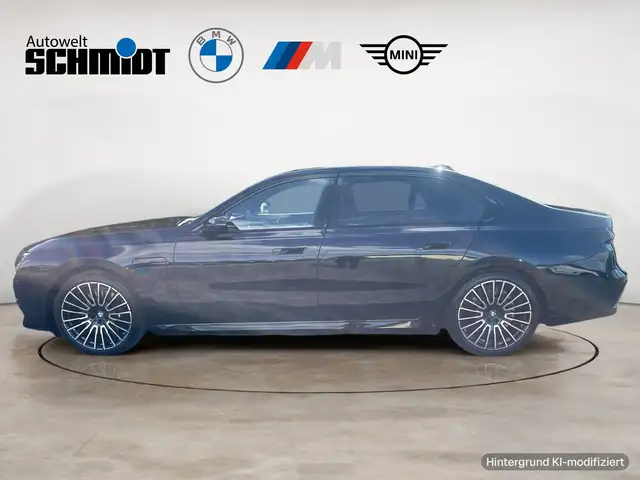BMW 7 Series view 3