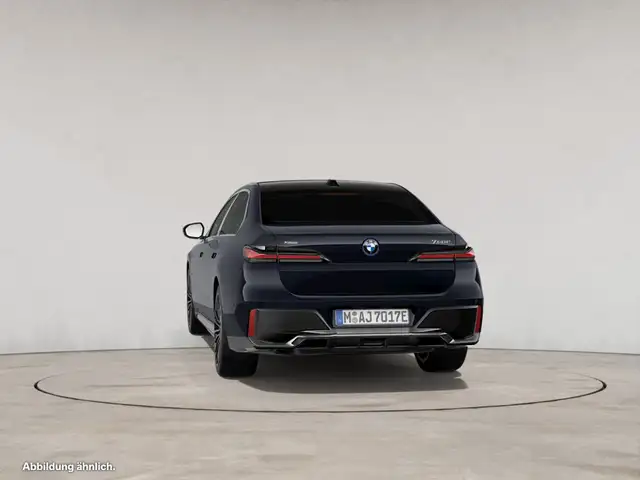 BMW 7 Series view 7